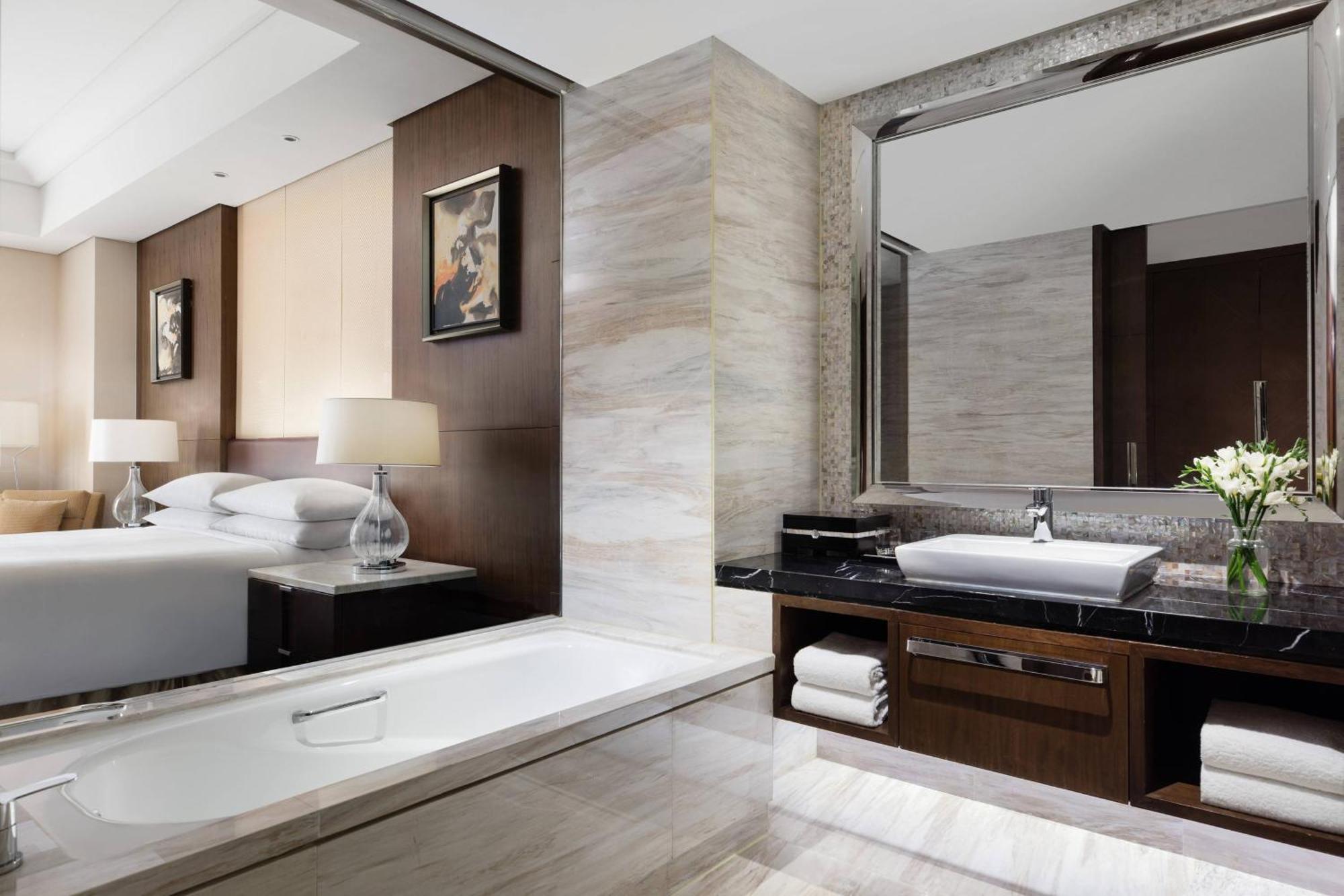 Shanghai Marriott Hotel Pudong East - Only A 30 Minute Drive From Disney Екстер'єр фото